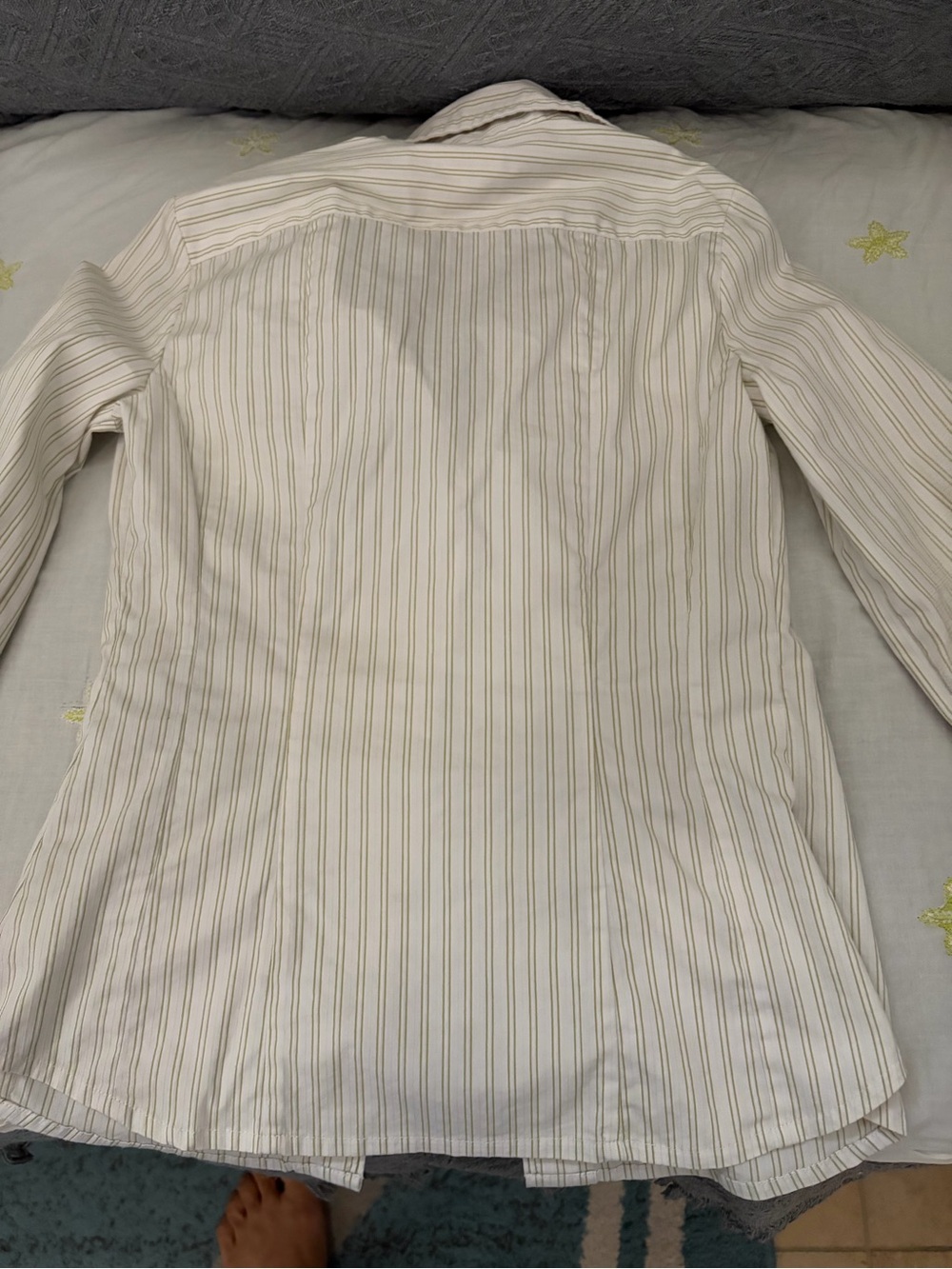 Banana Republic women’s Light Cream Pinstripe Dress Shirt. Petite XS - Picture 4 of 5